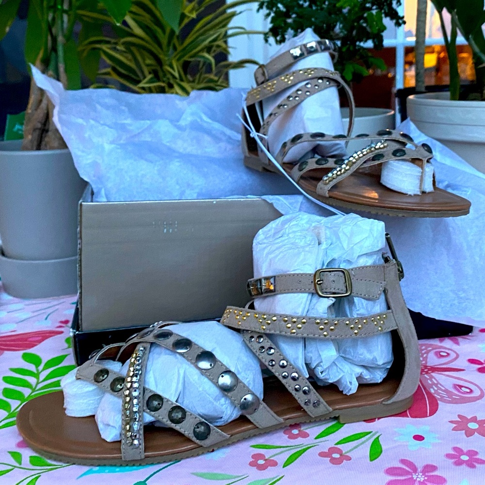 NIB Summer Strappy Sandals